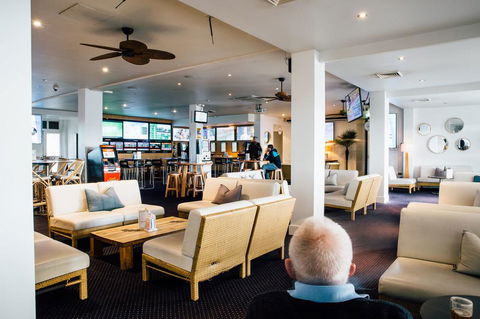 Crossroads Hotel - Accommodation Perth 2