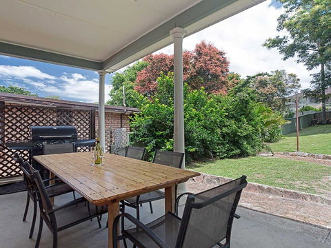 Cuddles Cottage' 4 Christmas Bush Avenue - Pet Friendly Holiday House Near Dutchies - Accommodation Perth 0