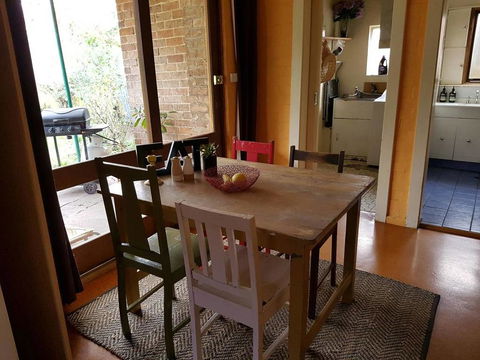 Cute Cottage On Byng - Walk To Town AND Pet Friendly - Accommodation Perth 2