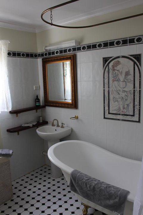 Dancing Waters Cottage - Perth Resorts 3