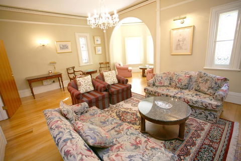 Darcy's Hotel - Accommodation Perth 2