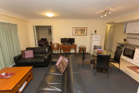 Debs Apartment MtsBay - Accommodation Perth 0