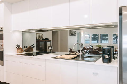 Deco Beach Luxury Apartments - Perth Resorts 2