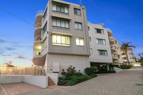 Deepwater Cove Unit 1, 68 Lower Gay Tce Bulcock Beach - Perth Resorts 0