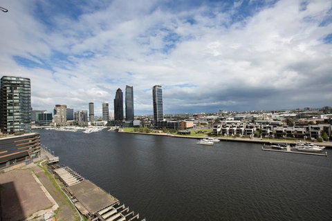 Delightful 2BR Riverview@Docklands - Perth Resorts 3