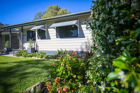 Dell-Lee Cottage - Perth Resorts 0