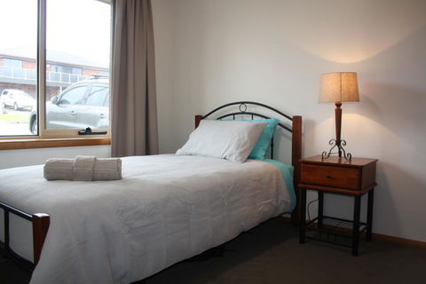 DevonPORT VIEWS!!! - Accommodation Perth 3