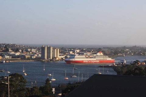 DevonPORT VIEWS!!! - Accommodation Perth 0