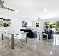 Diamond Beach 3 Bedroom Poolside Apartment - Accommodation Perth