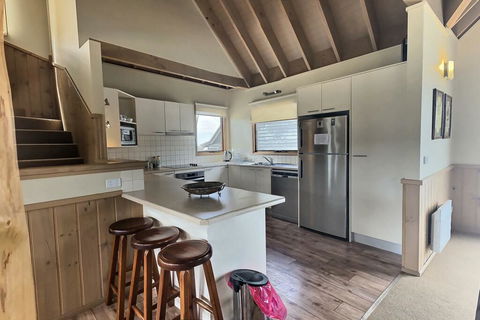 Dragonfly Chalet - Accommodation Perth 2