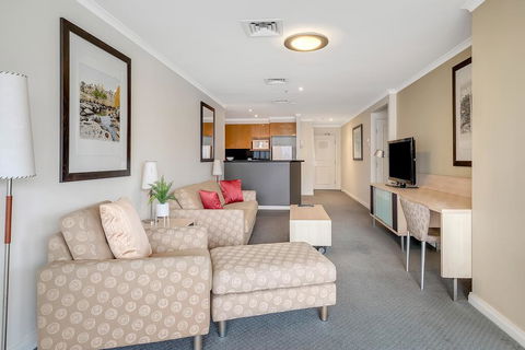 DREAM HARBOUR VIEW 2 BRM // GYM, POOL And PARKING - Perth Resorts 3