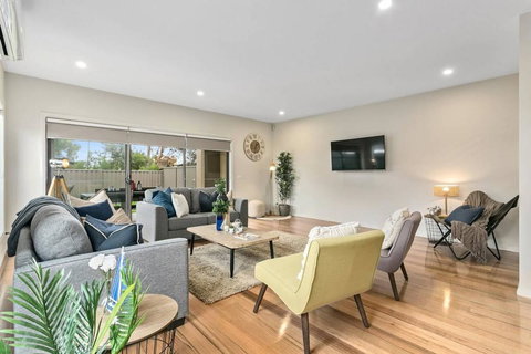 Dromana Beach House For Two Families. - Accommodation Perth 1