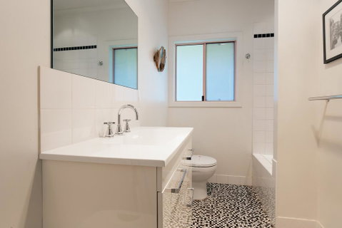 Dutchies Haven', 11 Christmas Bush Ave - Air Con, Large Enclosed Yard, 2 Minute Walk To Dutchies - Accommodation Perth 1