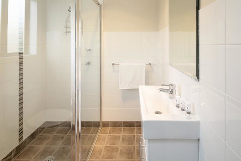 Eclipse 5- Spacious Townhouse - Accommodation Perth 2