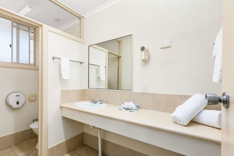 Econo Lodge Park Lane - Accommodation Perth 3