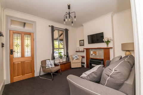 Edward Cottage Heritage, Central, Comfortable. - Accommodation Perth 1
