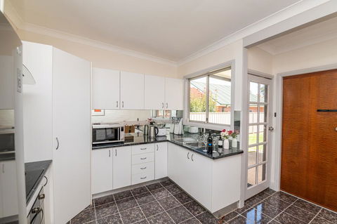 Edward Cottage Heritage, Central, Comfortable. - Accommodation Perth 2