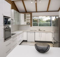 EeBee House - Beautiful Family Home with Stunning Eagle Bay Views - Accommodation Perth