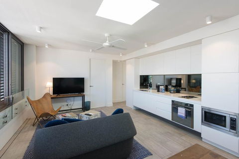 EIGHT TWO NINE TWO IV: BONDI BEACH - Accommodation Perth 1