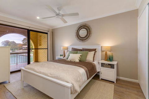 Elegant Waterfront Gem Where The Ocean Meets The Canal! - Accommodation Perth 2