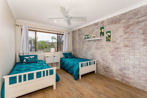 Elegant Waterfront Gem Where The Ocean Meets The Canal! - Accommodation Perth 3
