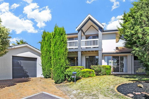 Elizabeth Grove 3 - Accommodation Perth 0