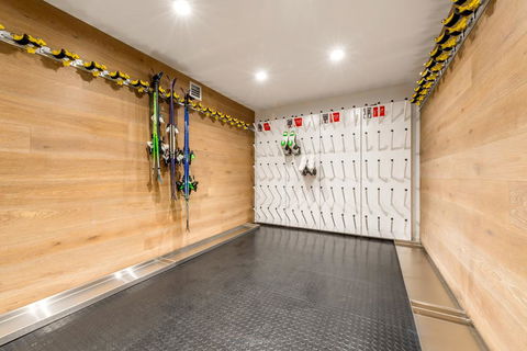 Elk At Falls - Accommodation Perth 2