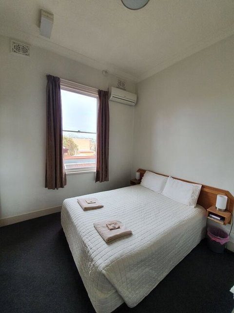 Empire Hotel Goulburn - Perth Resorts 3