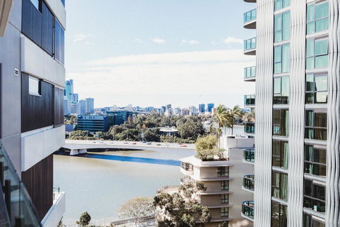 Entire Apartment-South Bank Luxe-Mater Hospital-Heated Pool-Netflix-WIFI-Gabba - Accommodation Perth 1