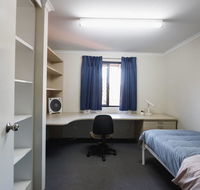 Erica Underwood House 6 Bedroom Flat - Accommodation Perth