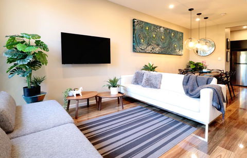 EROS City Fringe - Wifi, Wine, Netflix, Pets OK And Park Views! - Accommodation Perth 1