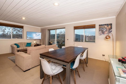 Erulisse-Spacious Townhouse With Magical Lake Views - Accommodation Perth 1
