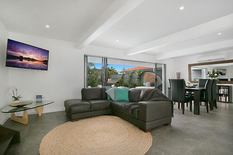 Essence Of Broadbeach - Accommodation Perth 3