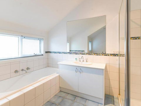 EVERGREEN BEACH HOUSE - Accommodation Perth 2