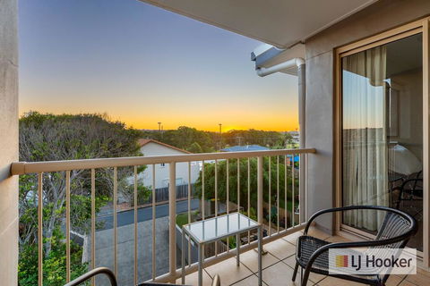 EXCLUSIVE OCEAN VIEW PENTHOUSE ON MARINE PARADE - Accommodation Perth 2
