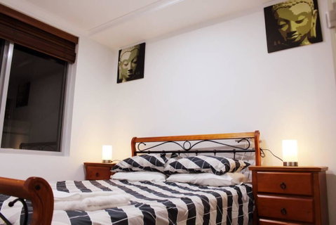 Executively Styled 2 Bed, 2 Bath, Perfect Location - Accommodation Perth 3