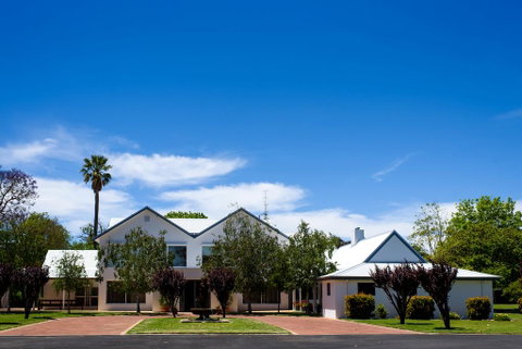 Fairlawn Estate - Accommodation Perth 0