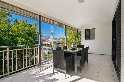 Family-Size Duplex In Quiet Neighbourhood - Perth Resorts 3
