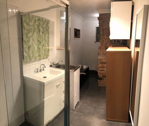 Fantastic Fitzroy - Huge House For A Magical Time! - Accommodation Perth 3