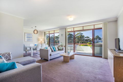 Fathoms 8 - Mollymook - Accommodation Perth 3