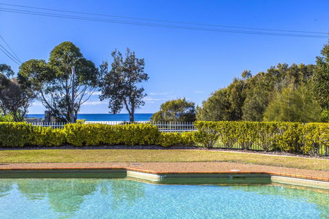 Fathoms 8 - Mollymook - Accommodation Perth 2