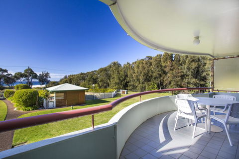 Fathoms 8 - Mollymook - Accommodation Perth 0