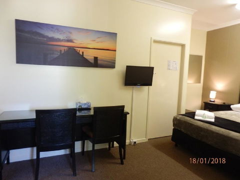 Flying Spur Motel - Perth Resorts 2
