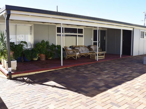 Fossickers Cottages - Accommodation Perth 2