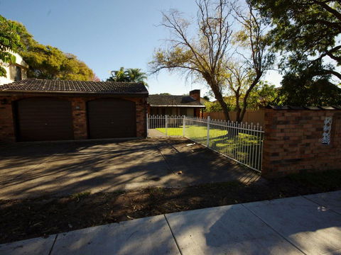 Fravent House - Accommodation Perth 0