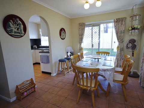 Fravent House - Accommodation Perth 3