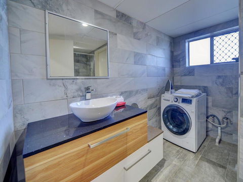 GCHM Beachside Getaway With Netflix & Wi-Fi - Accommodation Perth 3