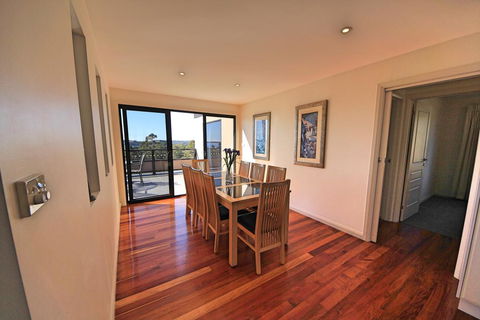 Georges Bay Luxury - Accommodation Perth 3
