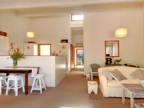 Gibraltar Getaway - Cute, Comfortable & Close To Town - Accommodation Perth 0