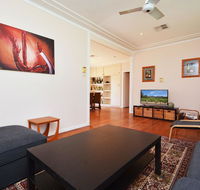 Glandore Estate Vineyard Homestead onsite cellar door  walk to restaurants incl EXP - Accommodation Perth